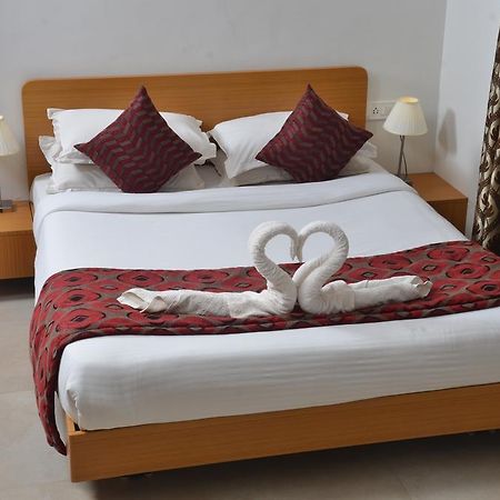 Sunkissed Plaza Hotel Calangute Bagian luar foto