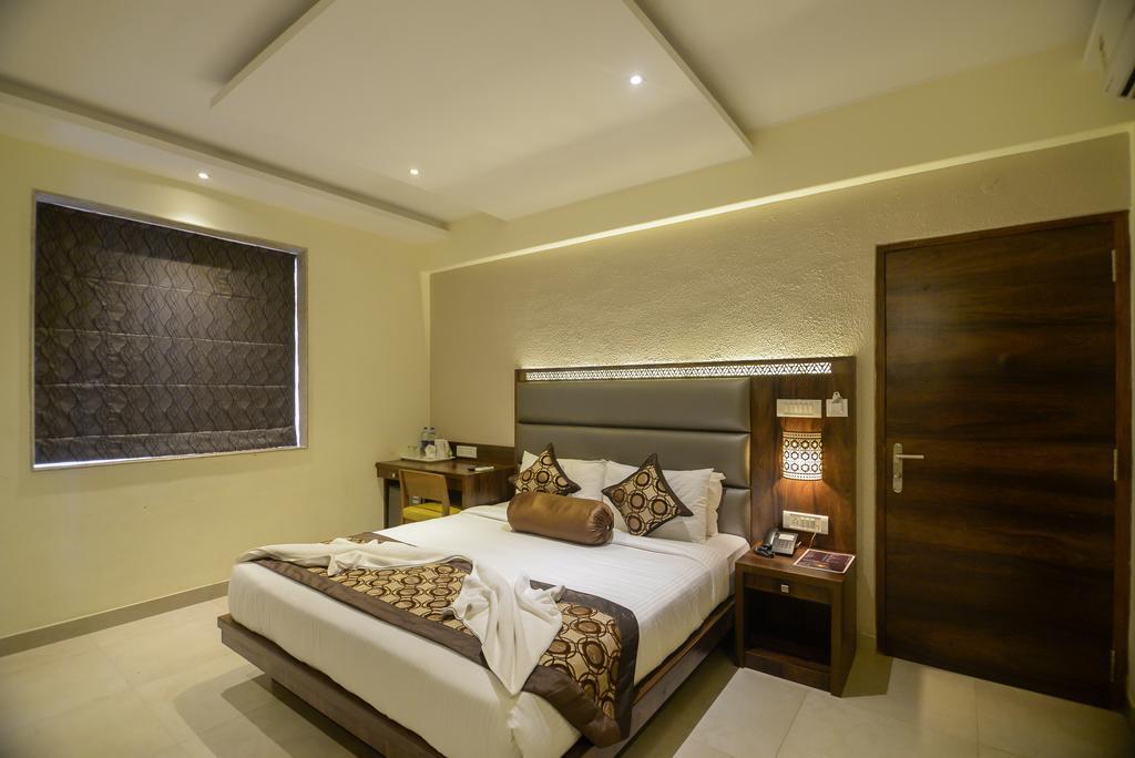 Sunkissed Plaza Hotel Calangute Bagian luar foto