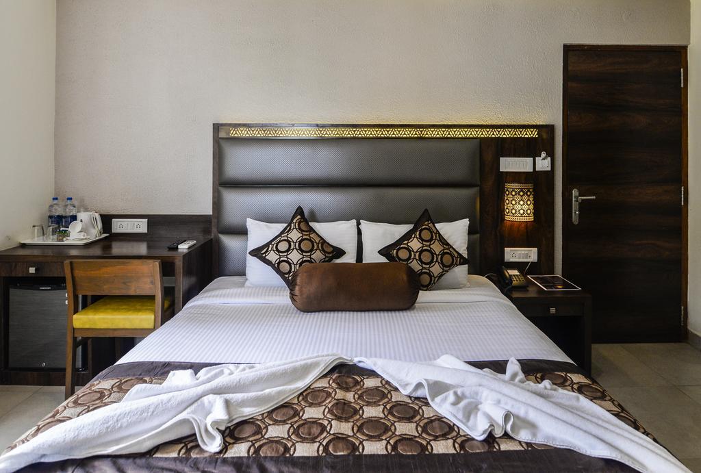 Sunkissed Plaza Hotel Calangute Bagian luar foto