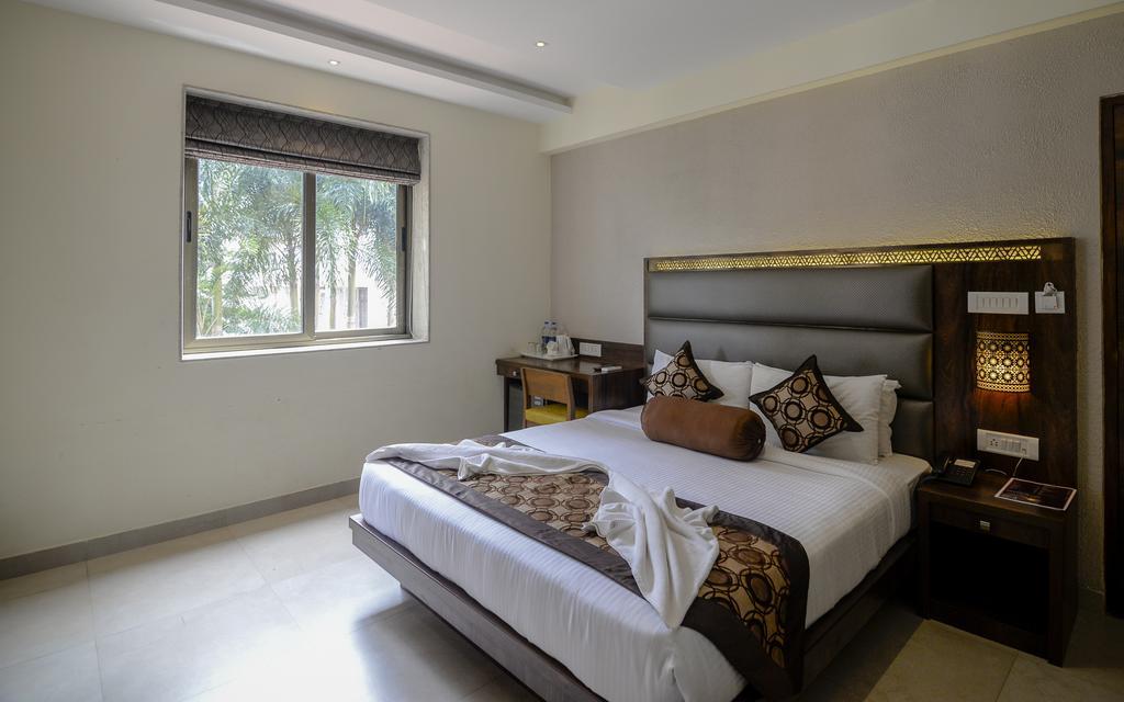 Sunkissed Plaza Hotel Calangute Bagian luar foto