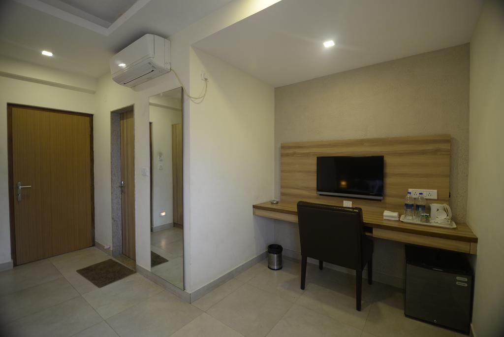 Sunkissed Plaza Hotel Calangute Bagian luar foto