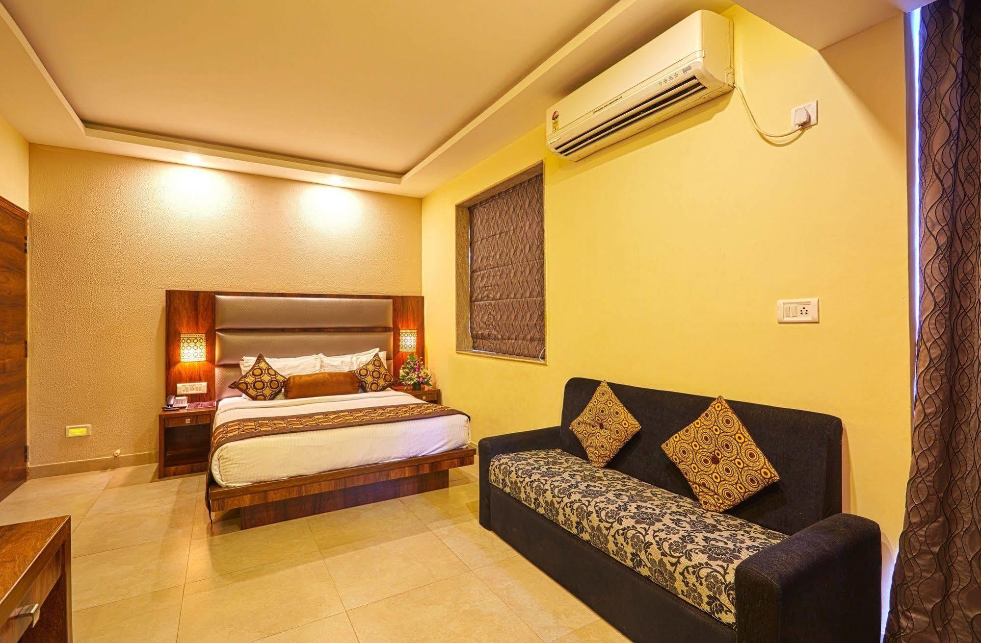 Sunkissed Plaza Hotel Calangute Bagian luar foto