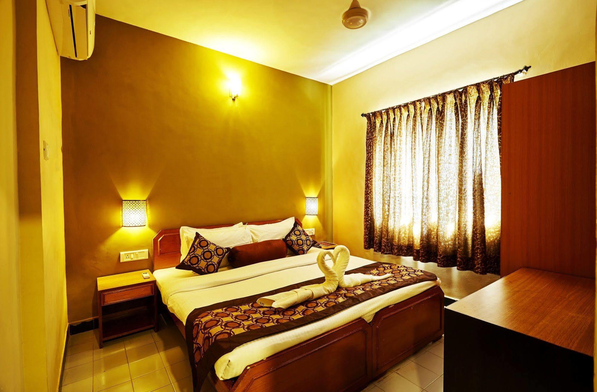 Sunkissed Plaza Hotel Calangute Bagian luar foto